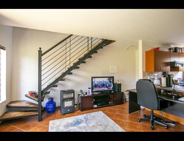 2 BEDROOM DUPLEX TO LET IN WILGEHEUWEL